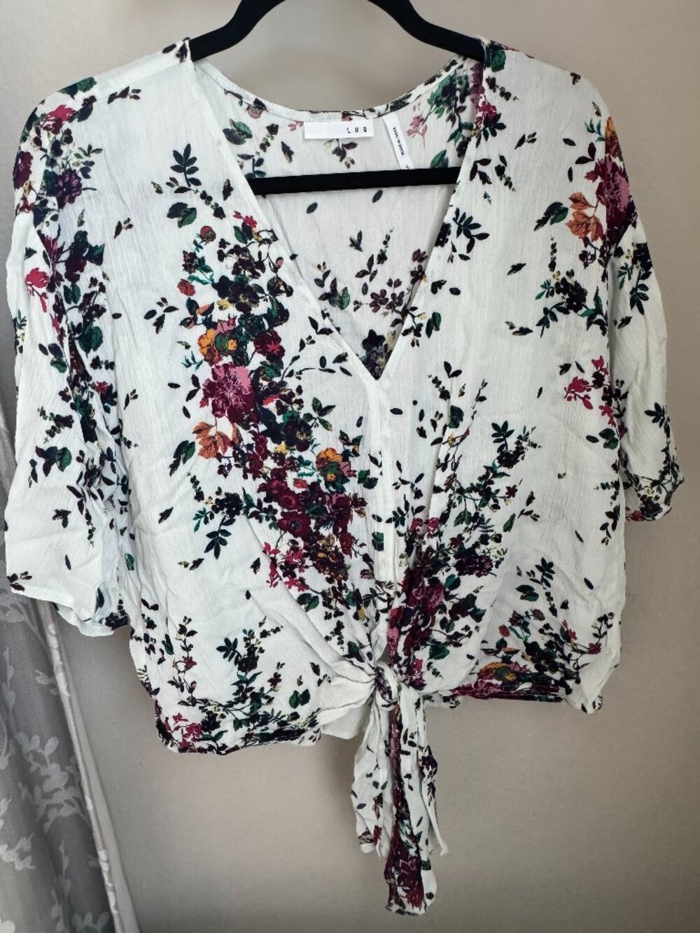 LUQ Floral Tie Front Blouse Size Small